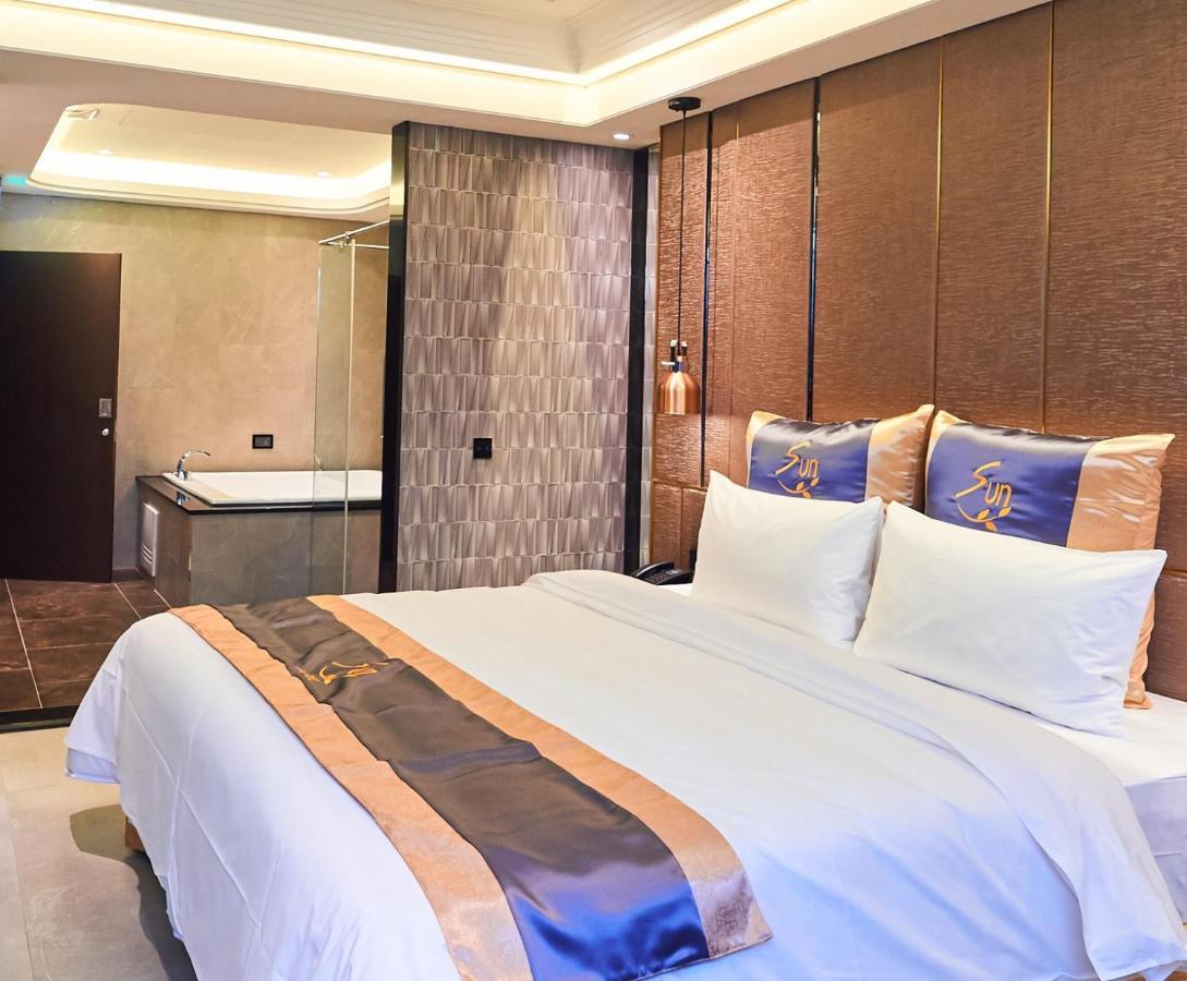 Sun Motel Каосюн Екстериор снимка